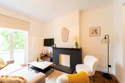 Charming 2-Bedroom Apartment for 7 in Antwerp