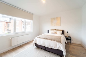 2 bedrooms, internet, bed sheets