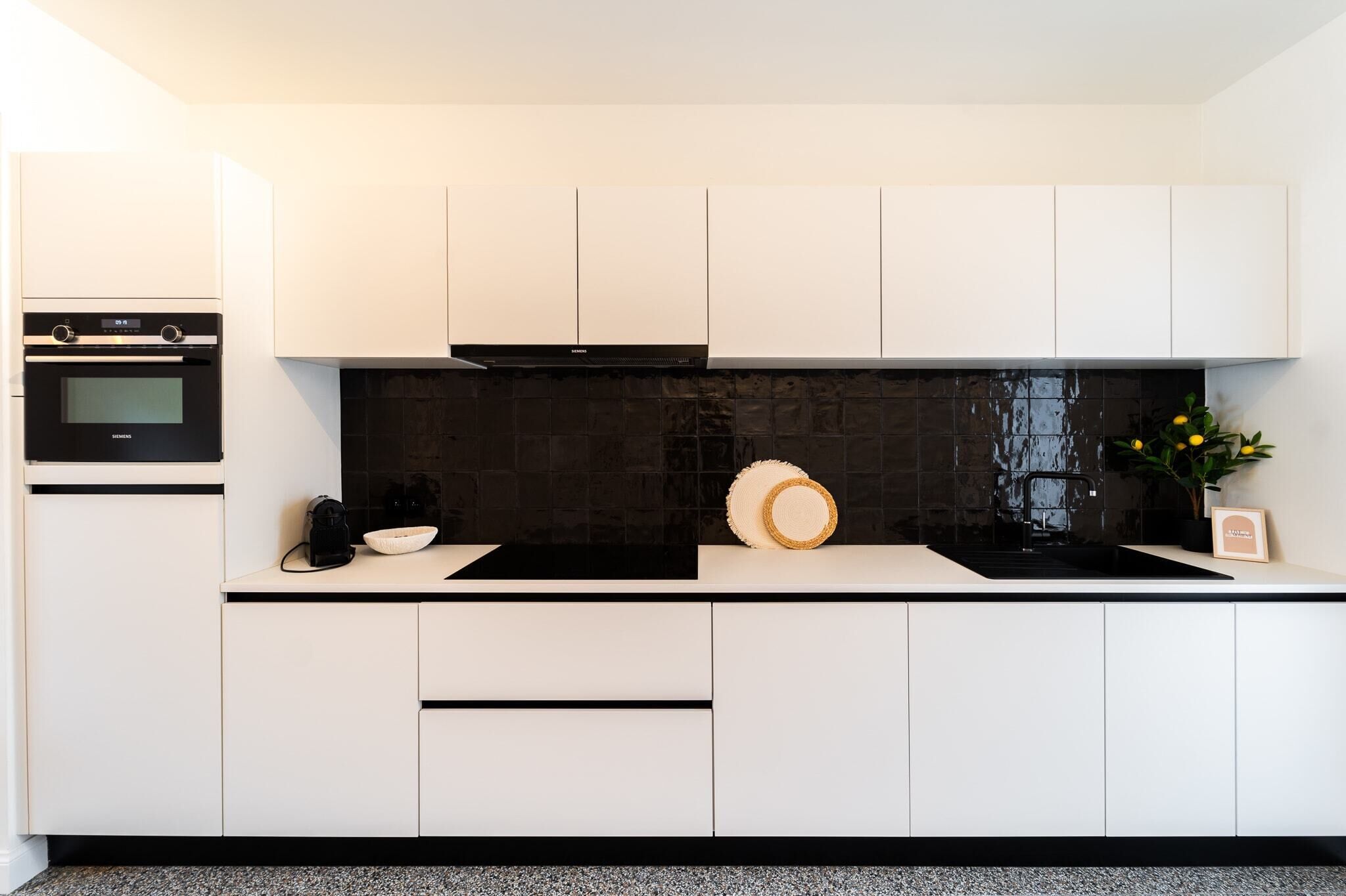 Frigorifero, microonde, forno, piano cottura