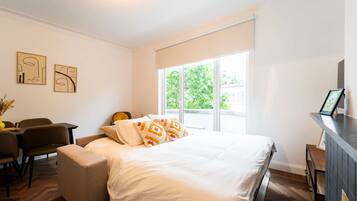 2 bedrooms, internet, bed sheets