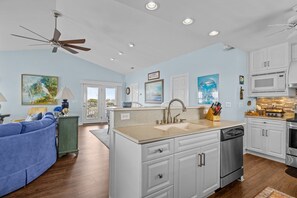 Fridge, microwave, stovetop, dishwasher