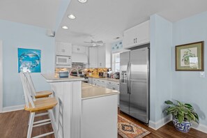 Fridge, microwave, stovetop, dishwasher