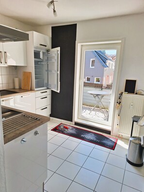 Refrigerador, horno, parrilla de estufa y lavavajillas 
