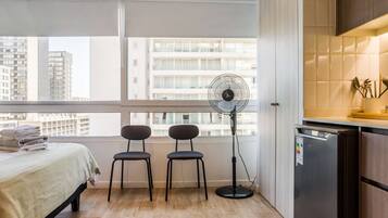 Iron/ironing board, WiFi, bed sheets
