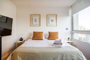 Iron/ironing board, WiFi, bed sheets - Modern Studio in Nunoa | Stylish Urban Retreat (Ñuñoa)