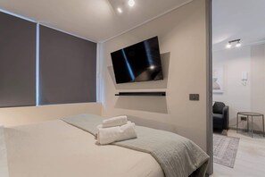 1 bedroom, desk, iron/ironing board, WiFi