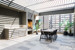 Outdoor dining - Stylish Downtown Santiago apartment for 2 (Santiago)