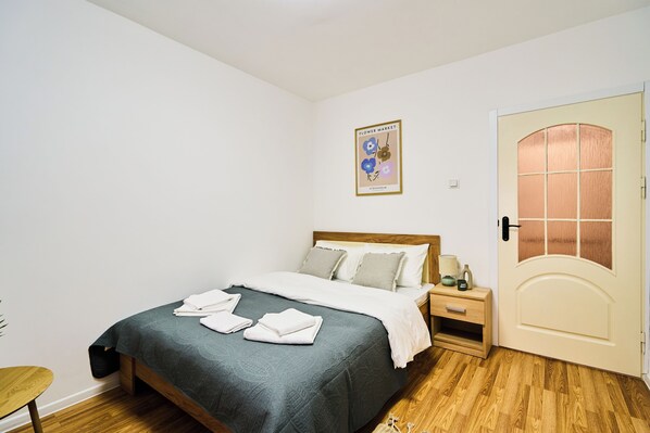 1 chambre, fer et planche à repasser, lit parapluie, Wi-Fi gratuit