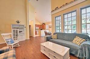 Fernseher, Kamin, DVD-Player, Stereoanlage