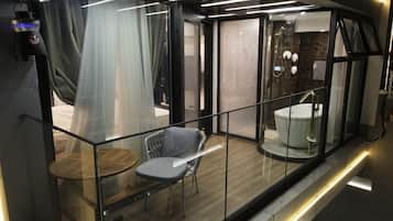 Deluxe-Studiosuite, 1 King-Bett, Balkon, Bergblick | Terrasse/Patio