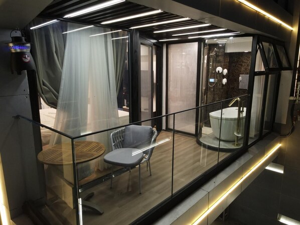 Deluxe studio suite, 1 kingsize bed, balkon, uitzicht op bergen | Terras