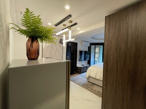 디럭스 스튜디오 스위트, 킹사이즈침대 1개, 발코니, 산 전망 | 고급 침구, 오리/거위털 이불, 메모리폼 침대, 객실 내 금고