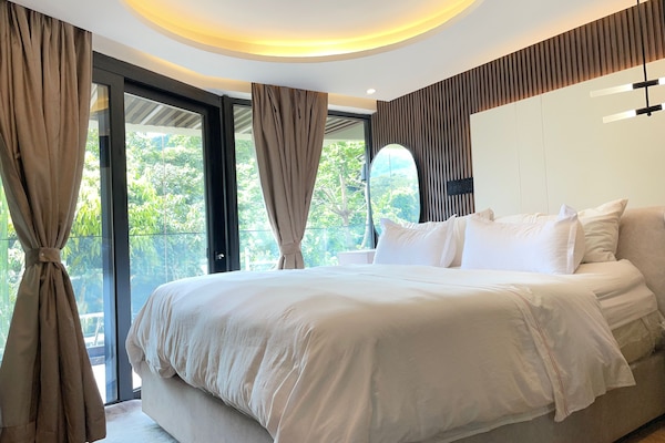 Deluxe Studio Suite, 1 Katil Raja (King), Balcony, Mountain View | Peralatan tempat tidur premium, gebar bulu kapas, busa memori