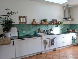 Microwave, oven, stovetop, dishwasher