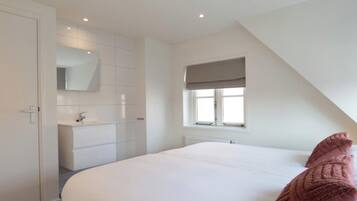 2 Schlafzimmer, Zimmersafe, Bügeleisen/Bügelbrett, Reisekinderbett