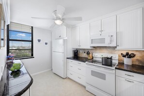 Condo, Multiple Beds (South Seas Tower 3-705) | Private kitchen