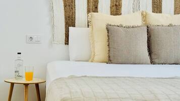 2 bedrooms, iron/ironing board, WiFi