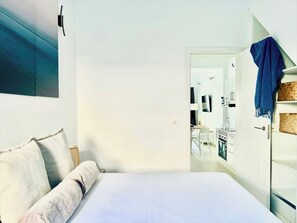 1 habitación, tabla de planchar con plancha, cuna de viaje y wifi 