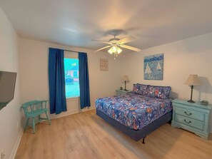 3 室のベッドルーム、WiFi (無料)、ベッドシーツ