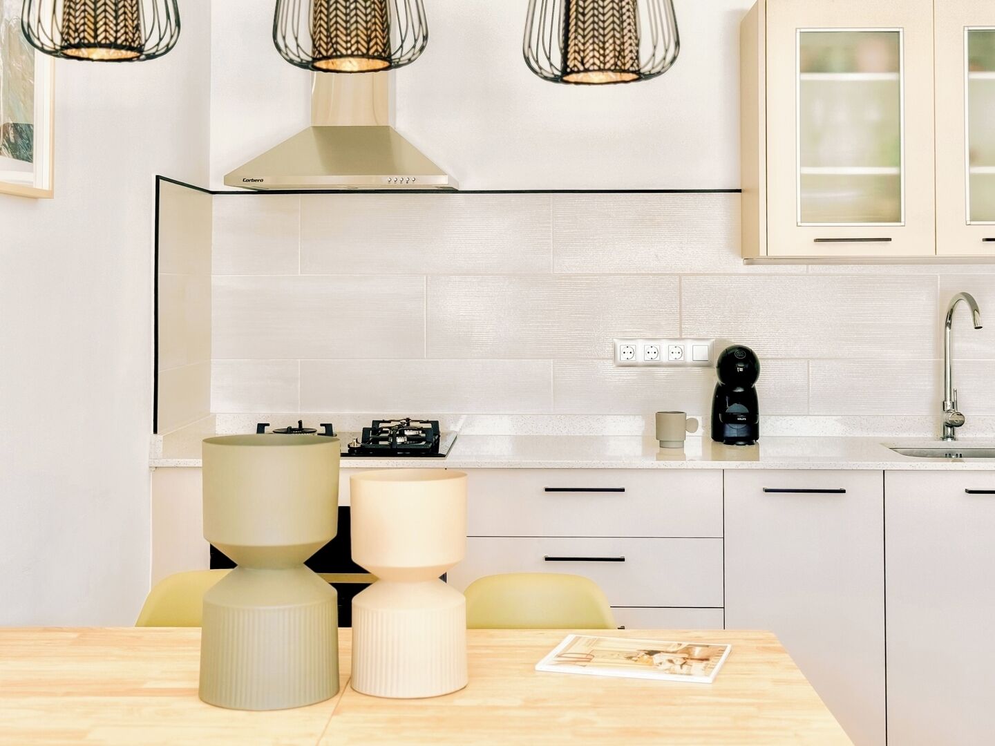 Fridge, microwave, oven, coffee/tea maker