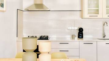 Fridge, microwave, oven, coffee/tea maker