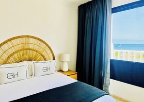 2 bedrooms, iron/ironing board, travel crib, WiFi - Canaryislandshost l Frontline (Puerto del Carmen)