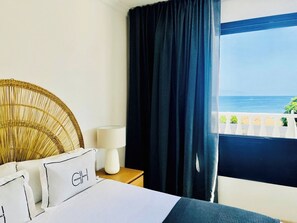 2 bedrooms, iron/ironing board, travel crib, WiFi - Canaryislandshost l Frontline (Puerto del Carmen)