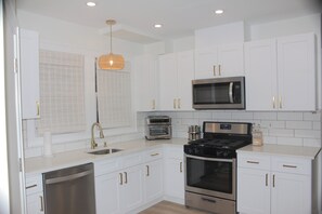 Fridge, microwave, oven, stovetop - Renovated 3BR Family Friendly Apartment Private Parking Walk to Train NYC (New Rochelle)