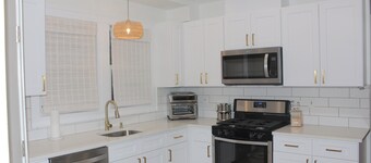 NYC NewRo Escape 3 Bdrm walk to train w/parking WiFi, AC