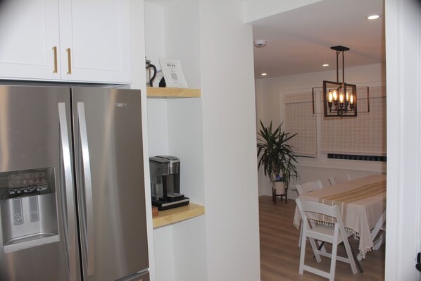 Dining - Renovated 3BR Family Friendly Apartment Private Parking Walk to Train NYC (New Rochelle)