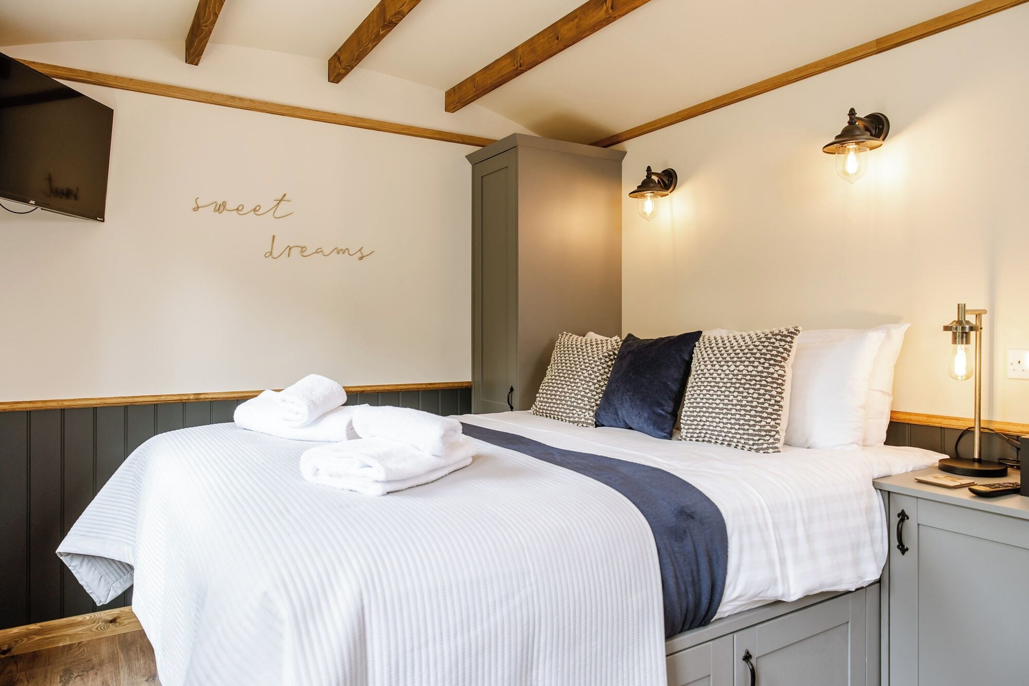 Iron/ironing board, free WiFi