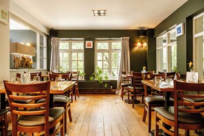 Restaurant - The Bell Inn (Ladbroke)