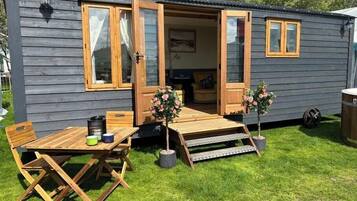 1 slaapkamer, een strijkplank/strijkijzer, gratis wifi