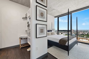 9 habitaciones, tabla de planchar con plancha, cuna de viaje y wifi