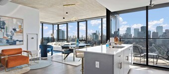 Exclusive Group Getaway in Vibrant West Loop