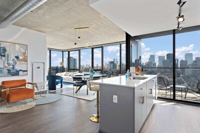 Exclusive Group Getaway in Vibrant West Loop