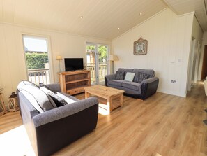 Living area - Kingfisher Lodge (Skipton)