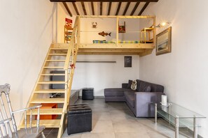 TV - GuestHost - Cozy 80 sqm apartment, able to accommodate 4 people, located on the second floor of a building without a lift.The property is located in the heart of Livorno, in a quiet and residential area full of services. A few minutes walk away are some  (Livorno)