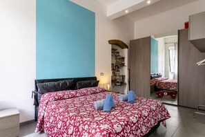 2 bedrooms, iron/ironing board, WiFi, bed sheets - GuestHost - Cozy 80 sqm apartment, able to accommodate 4 people, located on the second floor of a building without a lift.The property is located in the heart of Livorno, in a quiet and residential area full of services. A few minutes walk away are some  (Livorno)
