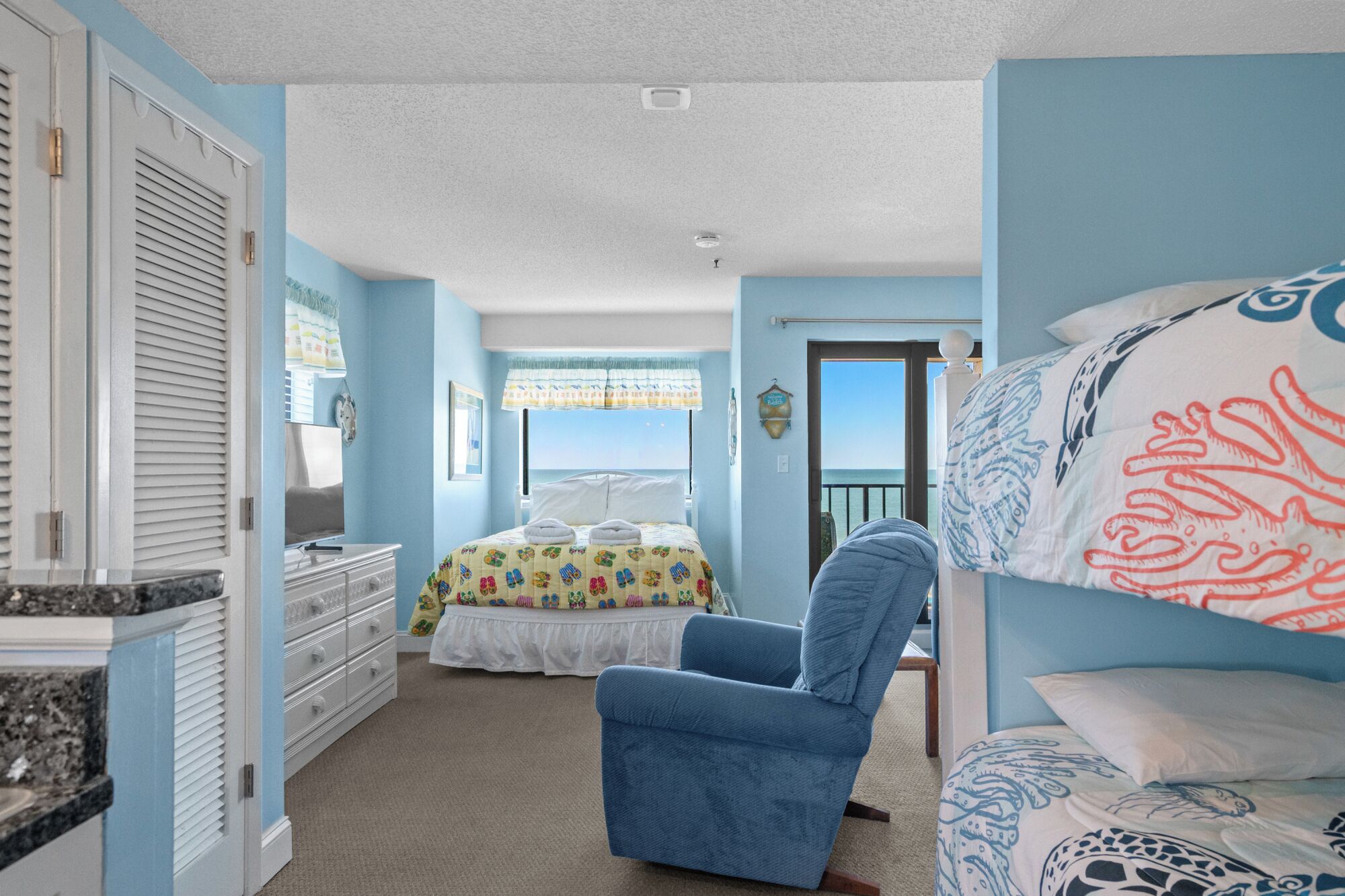 Een strijkplank/strijkijzer, gratis wifi, beddengoed