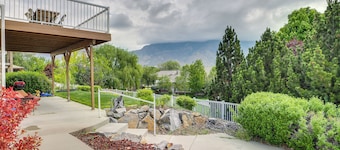 6 Mi to Grove Creek Canyon Trail: Abode w/ Views