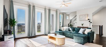 Stylish 4BR Lake House