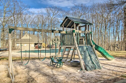 Pool Access: Scenic Condo in Wintergreen Resort!