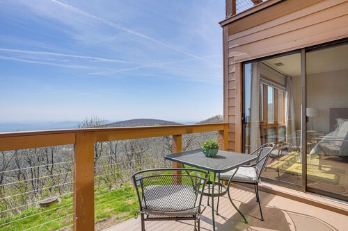 Pool Access: Scenic Condo in Wintergreen Resort!