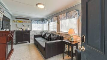 Cottage (2 Bedrooms) | Interior