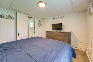 Cottage (2 Bedrooms) | Interior - Large Yard: Walkable Cottage in Old Orchard Beach! (Old Orchard Beach)
