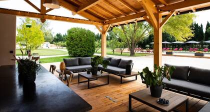 Proven ale House With Pool and spa