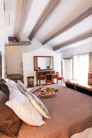 Villa | 4 bedrooms - Proven ale House With Pool and spa (Noves)