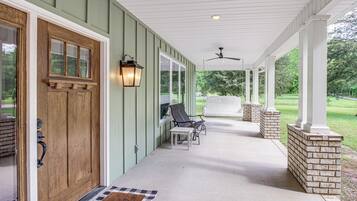 House (6 Bedrooms) | Interior