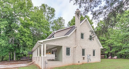Great for Groups: Creekside Cabin in Loretto